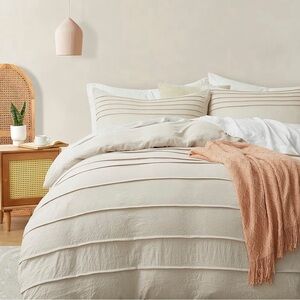 NWT Queen Elegant Cream Duvet Cover with Zipper 3 piece